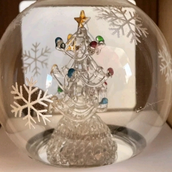 Robert Stanley Glass LED Ornament - Picture 10 of 15